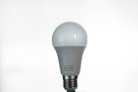 Żarówka LED bulb  E27 z czujnikiem ruchu 7W 700lm 6500K biała zimna